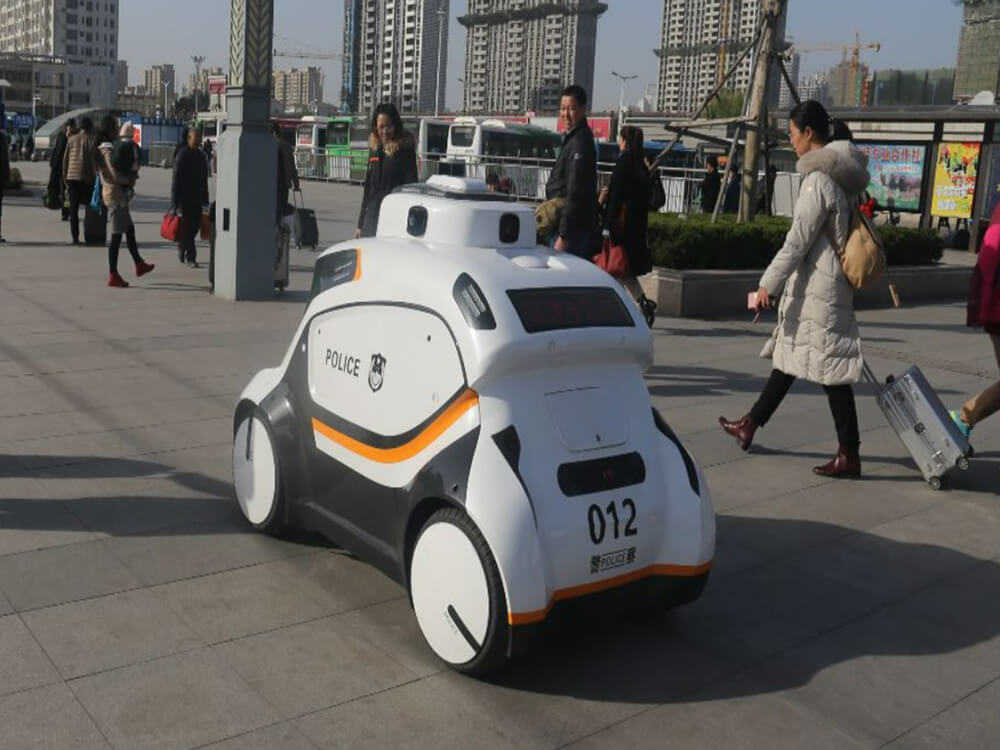 低速無人巡邏車鋰電池怎么選？